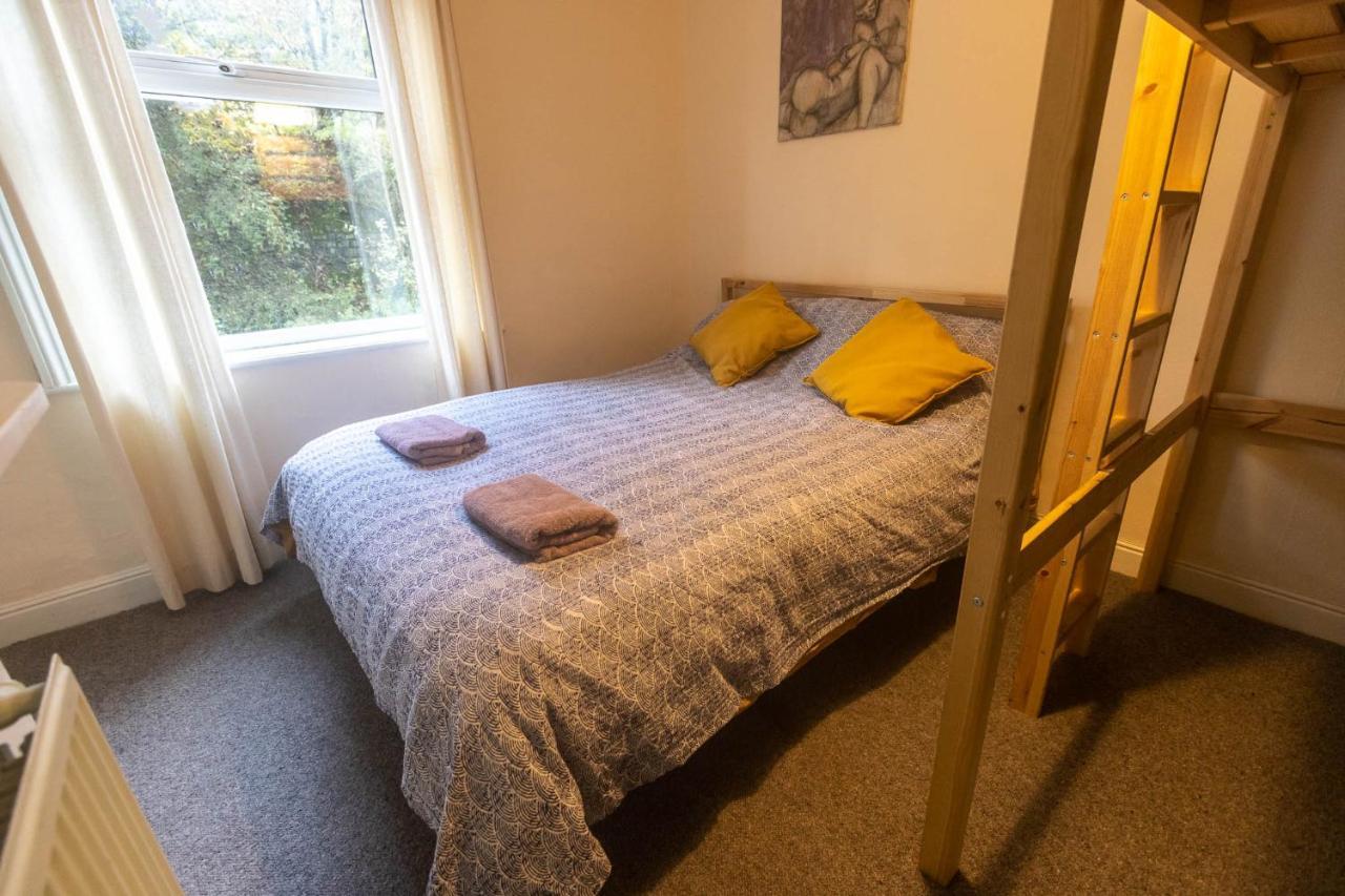 Beautiful Riverside Home, Hebden Bridge, Woodland Views, Sleeps 2 - 9 Экстерьер фото