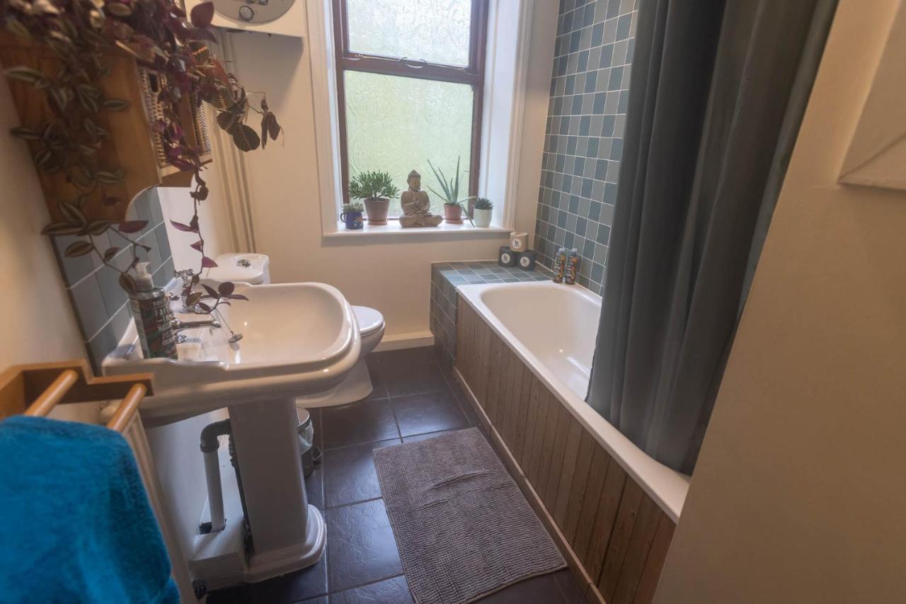 Beautiful Riverside Home, Hebden Bridge, Woodland Views, Sleeps 2 - 9 Экстерьер фото